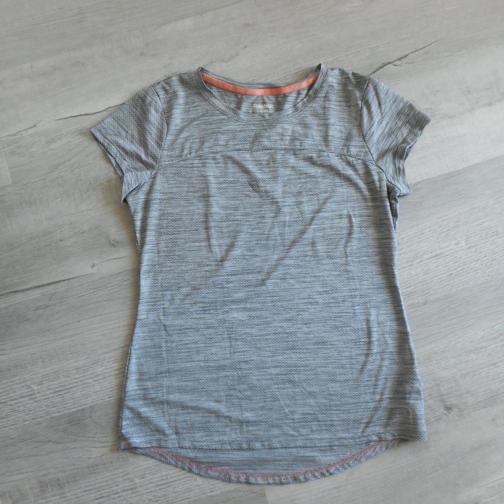 Ladies Reebok Lightweight Top, High Low Hem, Gray